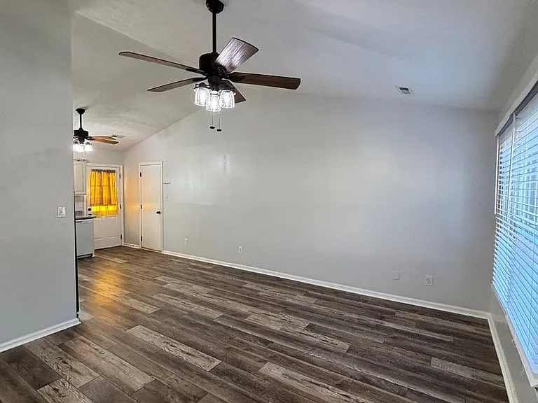 7800 Branford Ct — Photo 2
