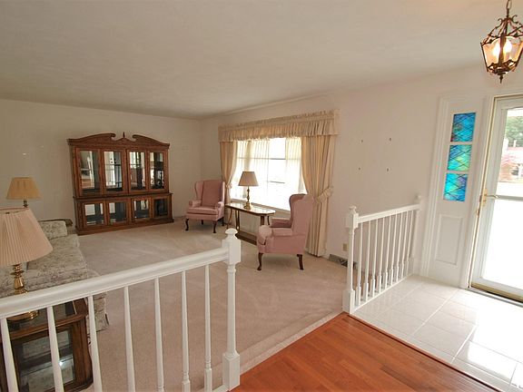 3rd image of 3220 W Capitol Dr