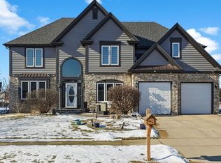 2700 Harlstone Dr, Aurora, IL 60502