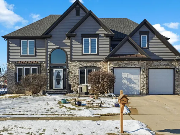 2700 Harlstone Dr, Aurora, IL 60502