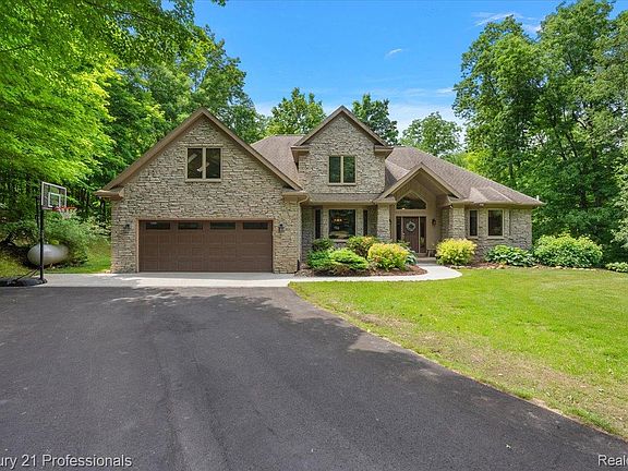 3rd image of 9867 Rainbow Ridge Dr