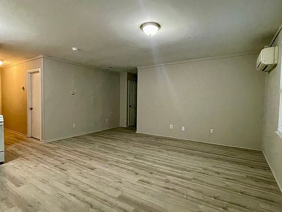 3rd image of 936 Sycamore Ave APT B