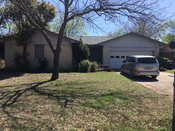 1301 Amherst Dr, Denton, TX 76201