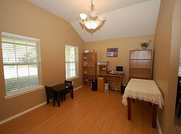 5th image of 221 Mammoth Springs Ln