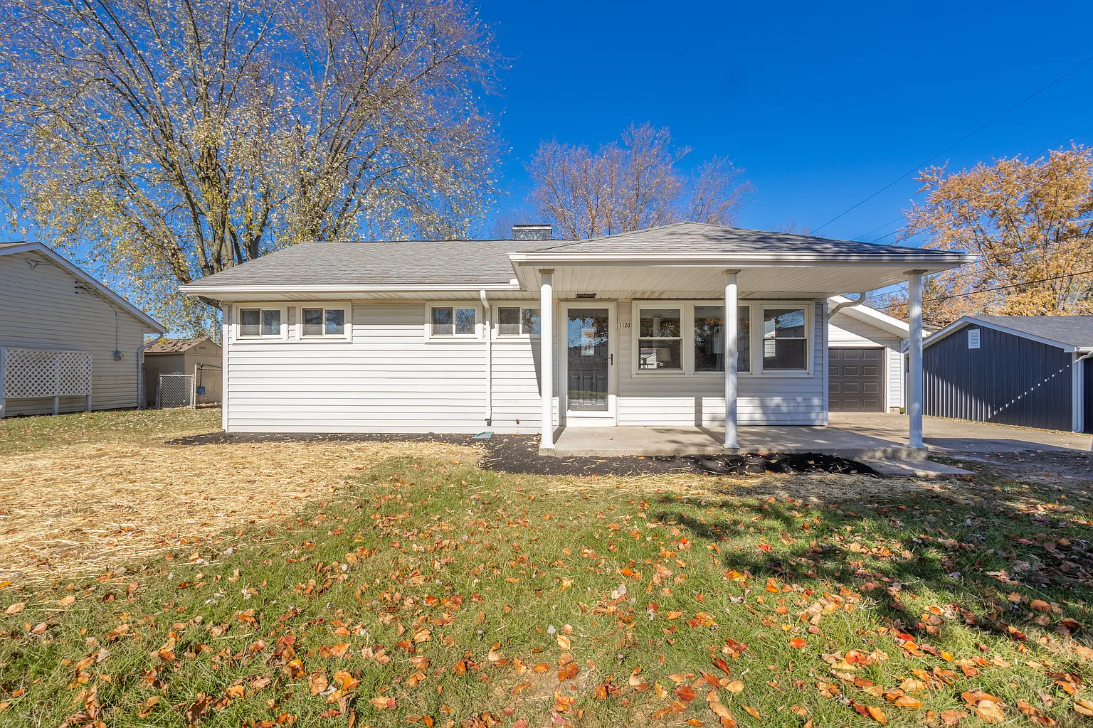 1120 Crescent Dr photo 1