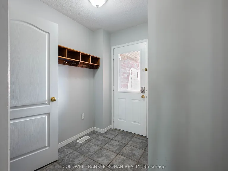 77 Montgomery Blvd — Photo 21