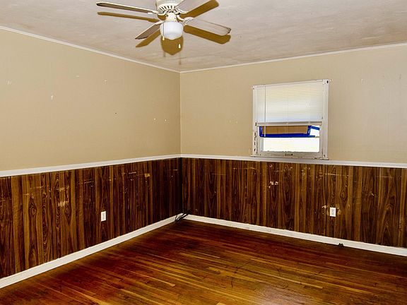 3rd image of 215 Old Weaver Pike