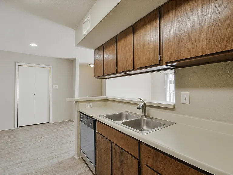 12905 Woodforest Blvd #704 — Photo 10