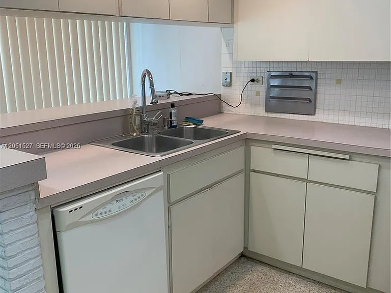 1820 SW 98th Ct — Photo 6