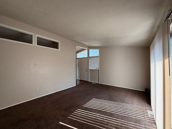 5th image of 29609 Everett St