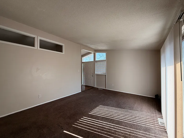29609 Everett St — Photo 5