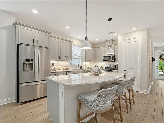 4th image of 2531 FIREFLAG LANE