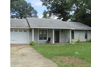 1128 Strathdon Ave, Fayetteville, NC 28304