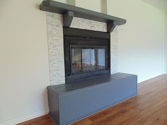 3rd image of 604 King St
