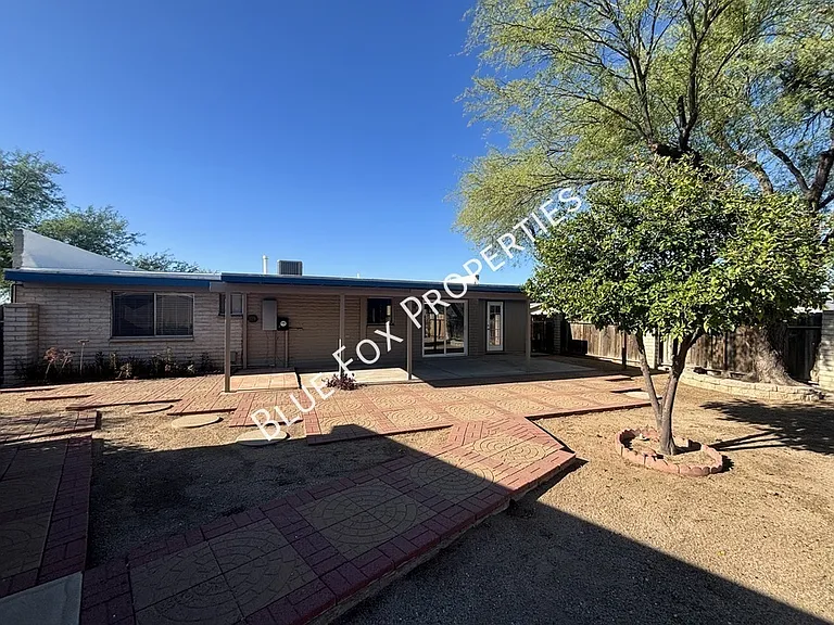 2780 W Via Del Santo — Photo 20