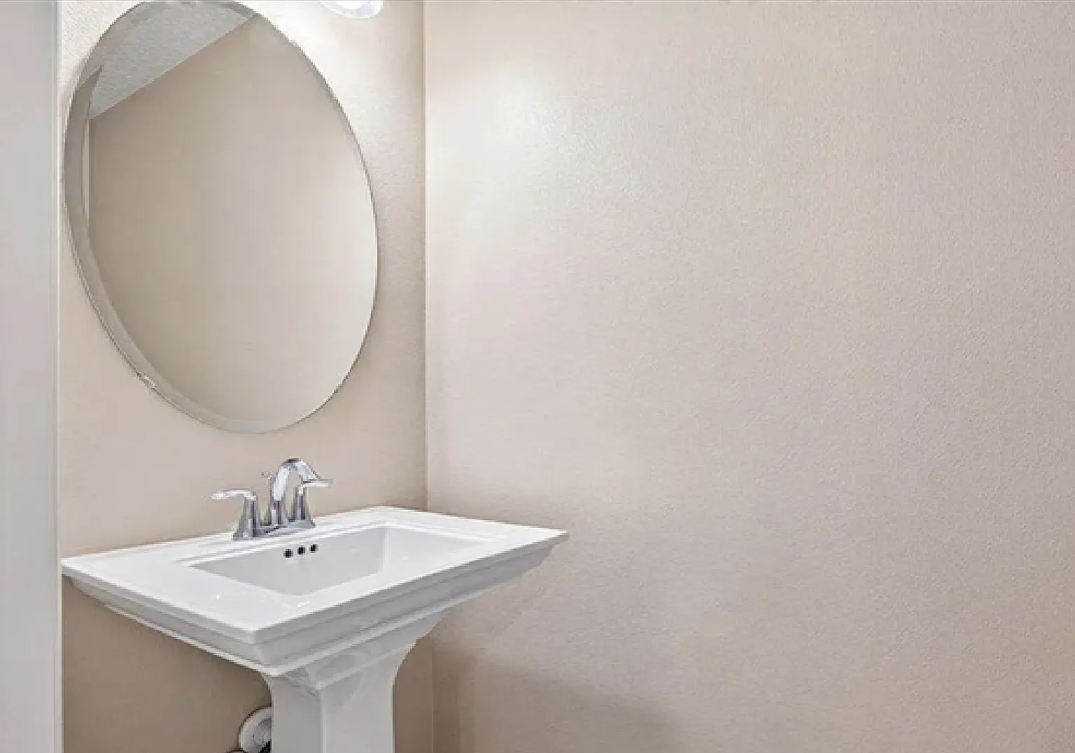 3 bed, 2.5 bath, 1490 sqft, $2,350 — Photo 4