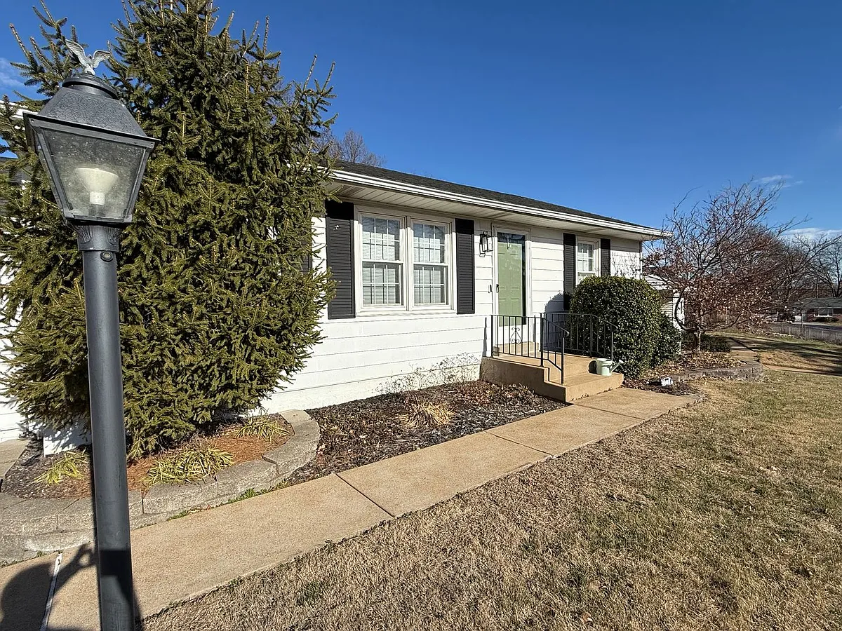 Building Photo - 11015 Golf Crest Dr