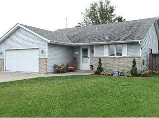 7195 Upper 42nd St N, Oakdale, MN 55128