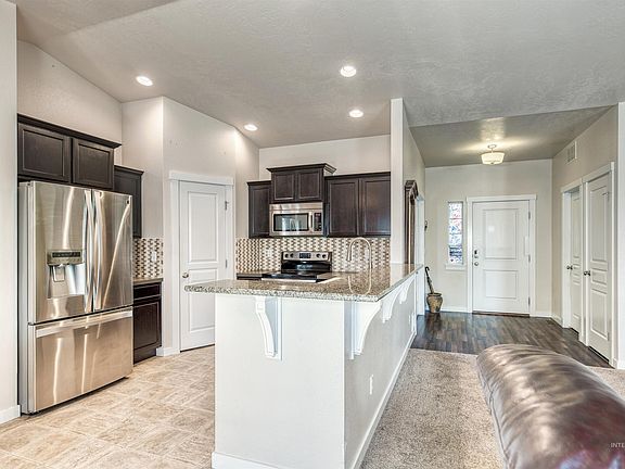 3rd image of 591 W Black Rock Dr