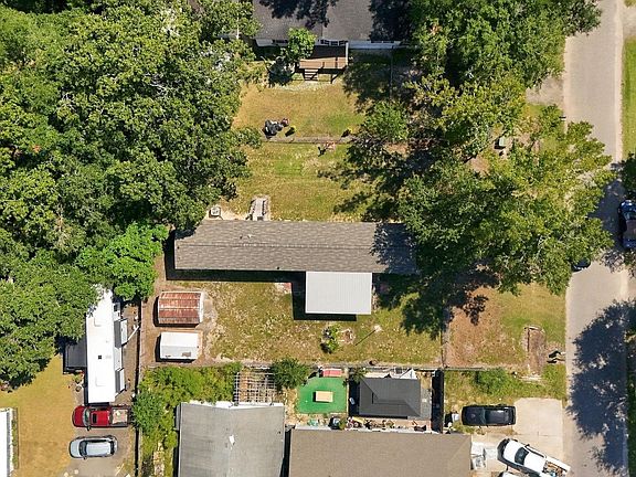 3rd image of 565 Summer Dr.