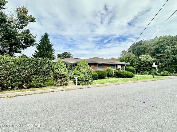 4th image of 944 Perry Ct