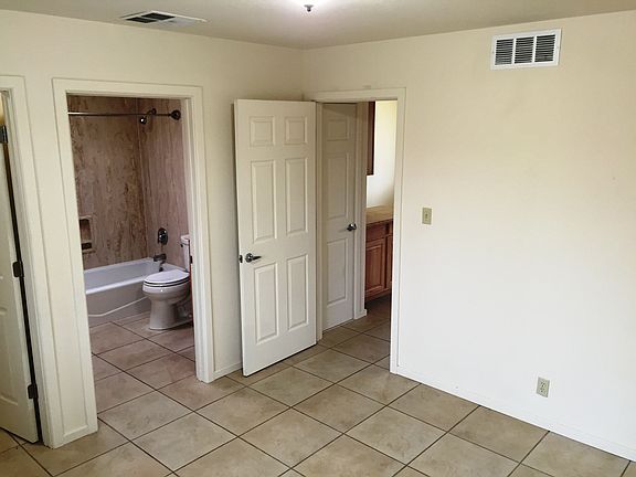 5th image of 509 Madison Pl SE #511-513