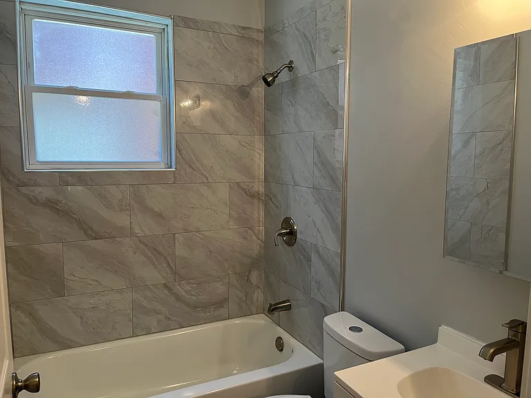 520 Boulevard NE — Photo 6
