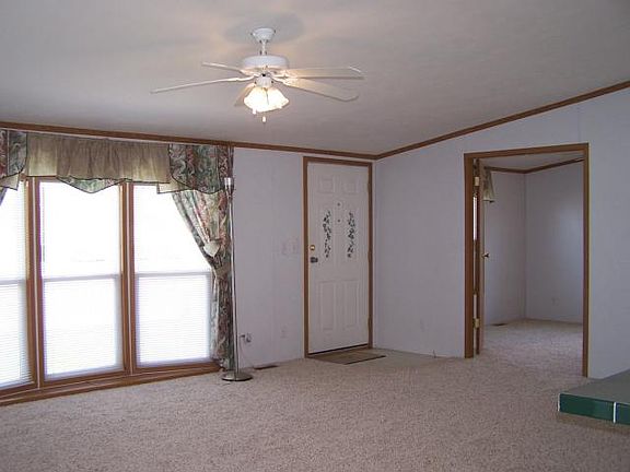 2nd image of 842 NE White Oaks Ln