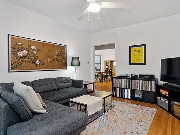 3rd image of 4426 N Maplewood Ave