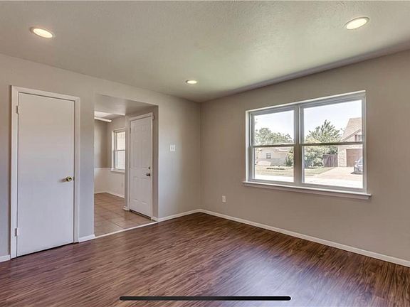 4th image of 1006 Lourock Dr