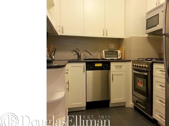 3rd image of 305 E 40th St APT 7O