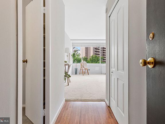 5th image of 1210 N Taft St APT 909