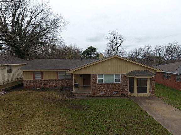2nd image of 1309 E Maple Avenue