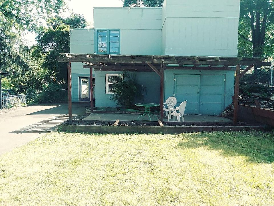 1st image of 352-354 NW Harrison St #1