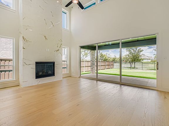 4th image of 140 Honey Locust Dr