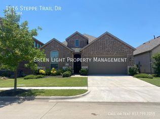 1916 Steppe Trail Dr, Aubrey, TX 76227