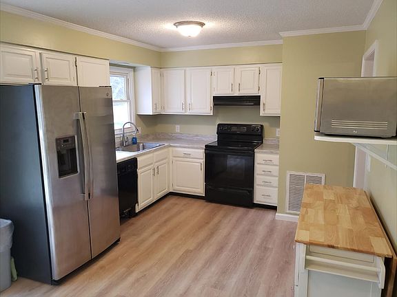 3rd image of 103 Forest Manor Dr