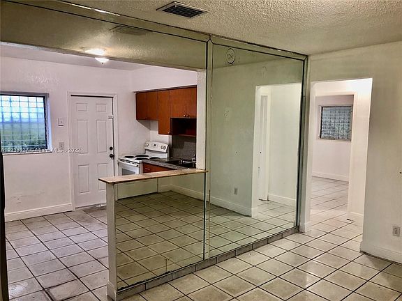2nd image of 412 SW 18th Ave #412