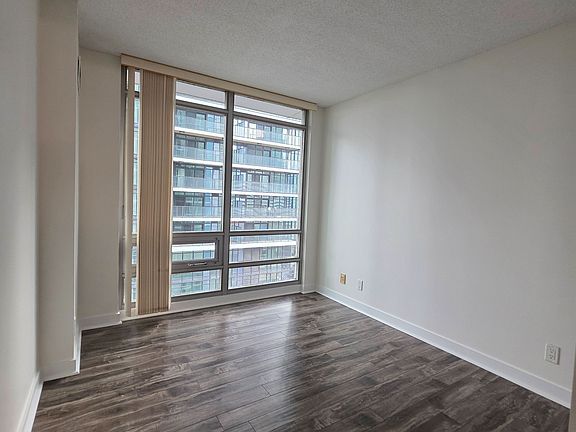 3rd image of 81 Navy Wharf Ct #2108