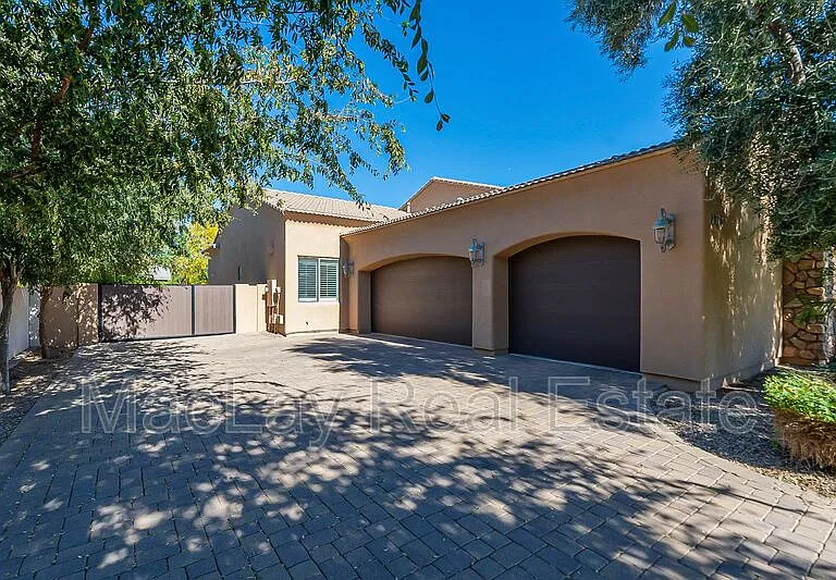 2720 E Jade Pl — Photo 4