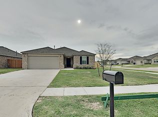1015 N Scouts Court Way, Mustang, OK 73064