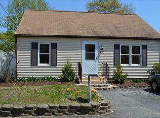 62 Barber Ave, Warwick, RI 02886