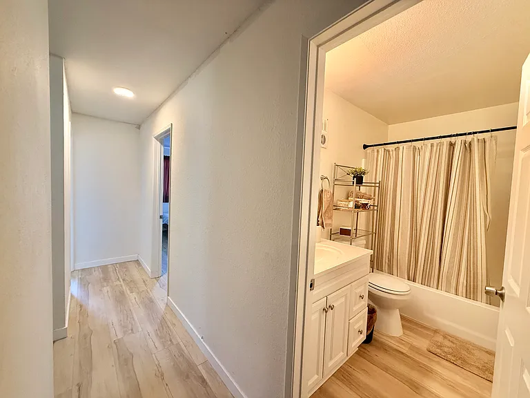 227 50th St #10 — Photo 15