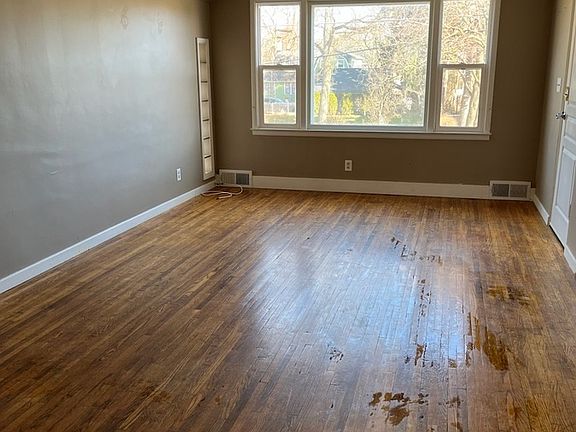 4th image of 217 W Cass St #2W