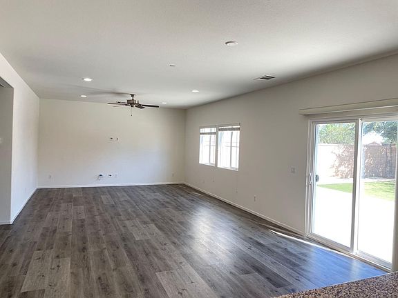 3rd image of 2452 E Williamsburg Ln