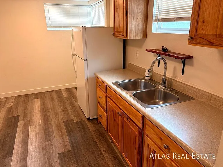 1459 Roberta St — Photo 4
