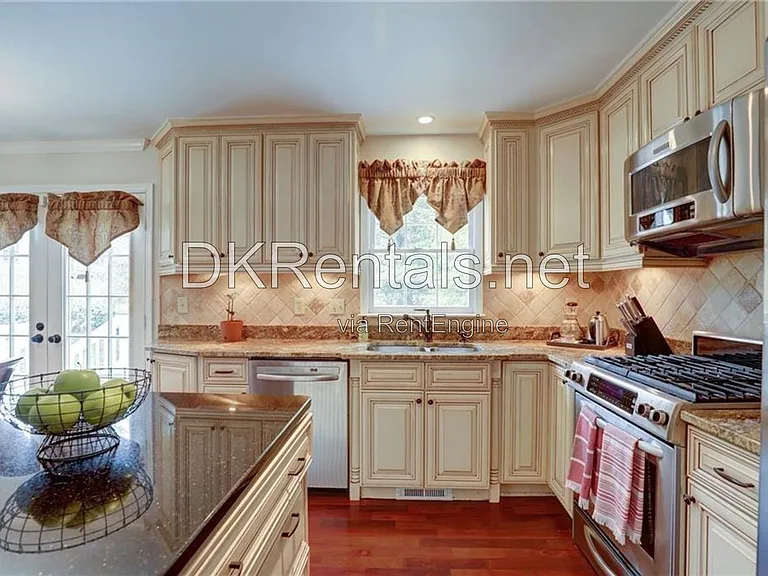 4492 Coventry Way NE — Photo 6