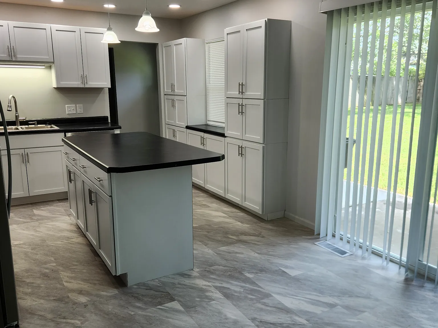 3 bed, 1356 sqft, $1,900 — Photo 4