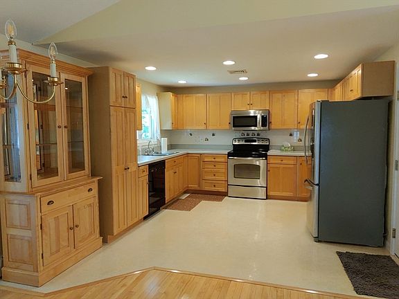 5th image of 4 Deerfield Cir