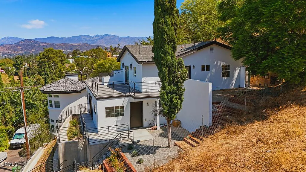 4 bed, 2.0 bath, 1954 sqft, $6,500 — Photo 3